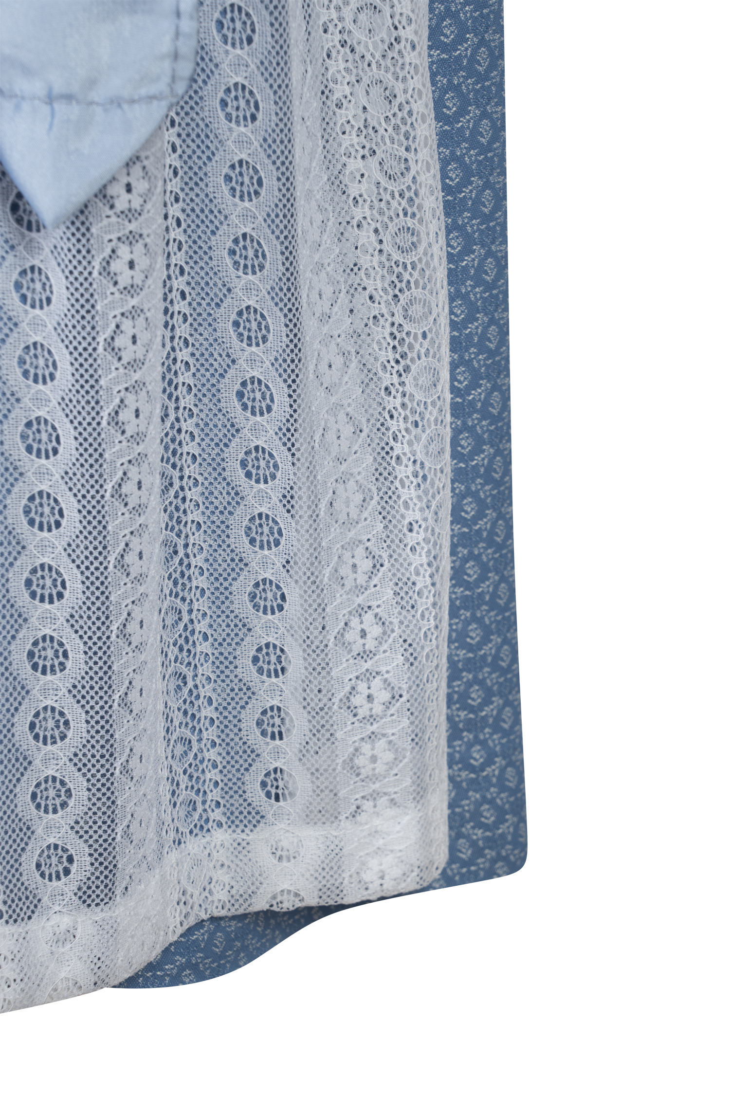 Kinderdirndl Anna in hellblau mit Shirt und Spitzenschürze - Detail Rock