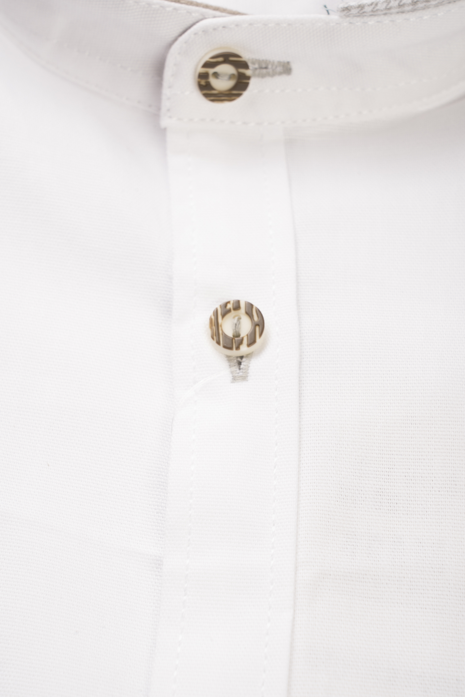 Trachtenhemd Salto mit grauen Akzenten - Detail Knöpfe