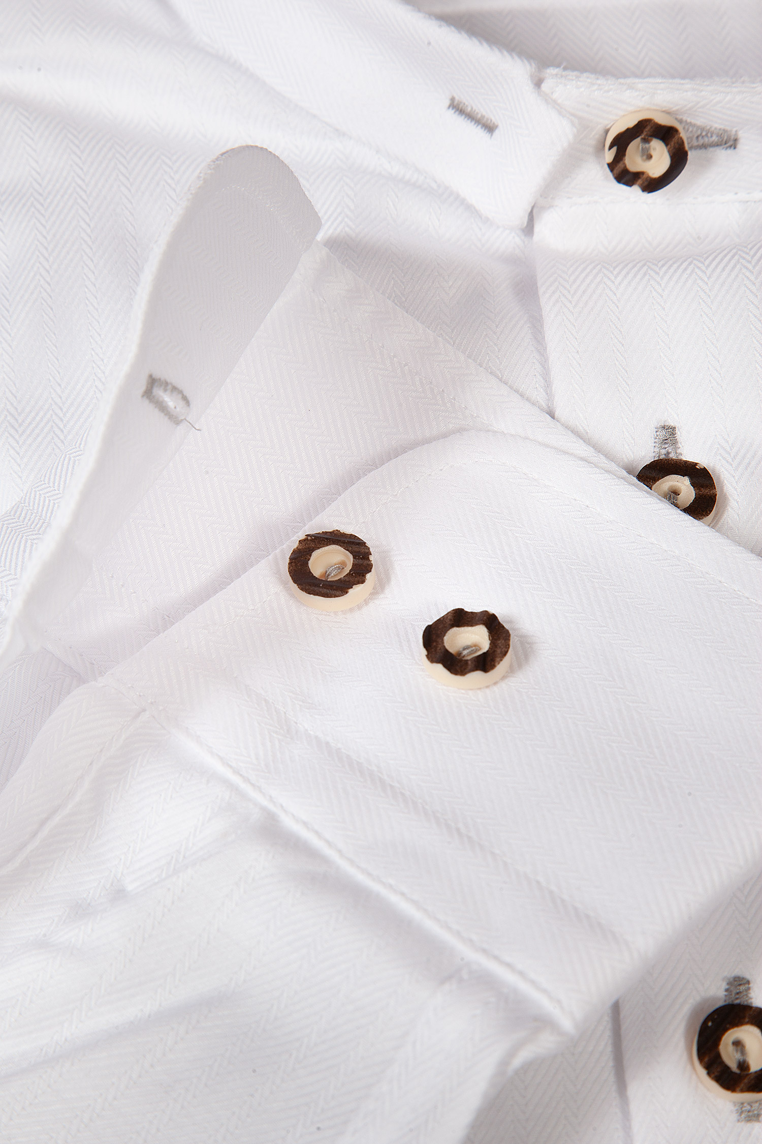 Trachtenhemd Traunsee in weiß mit Stehkragen Detail Ärmel