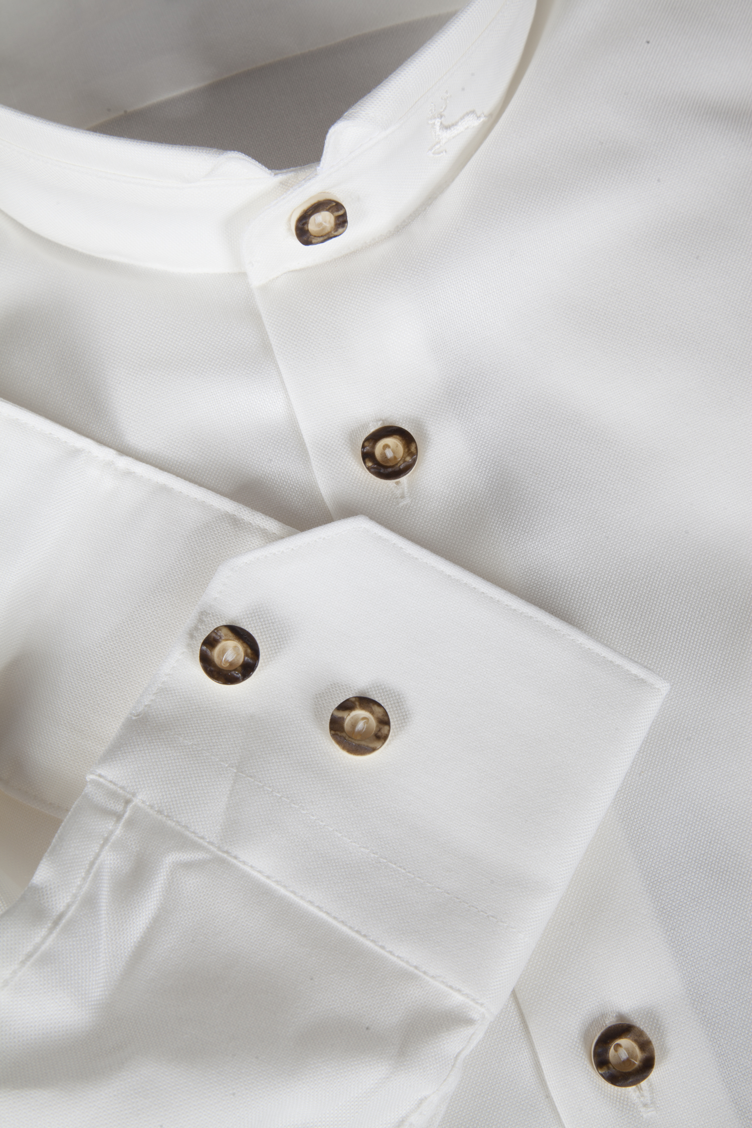 Baumwoll Trachtenhemd in champagner mit Stehkragen - Detail Ärmel