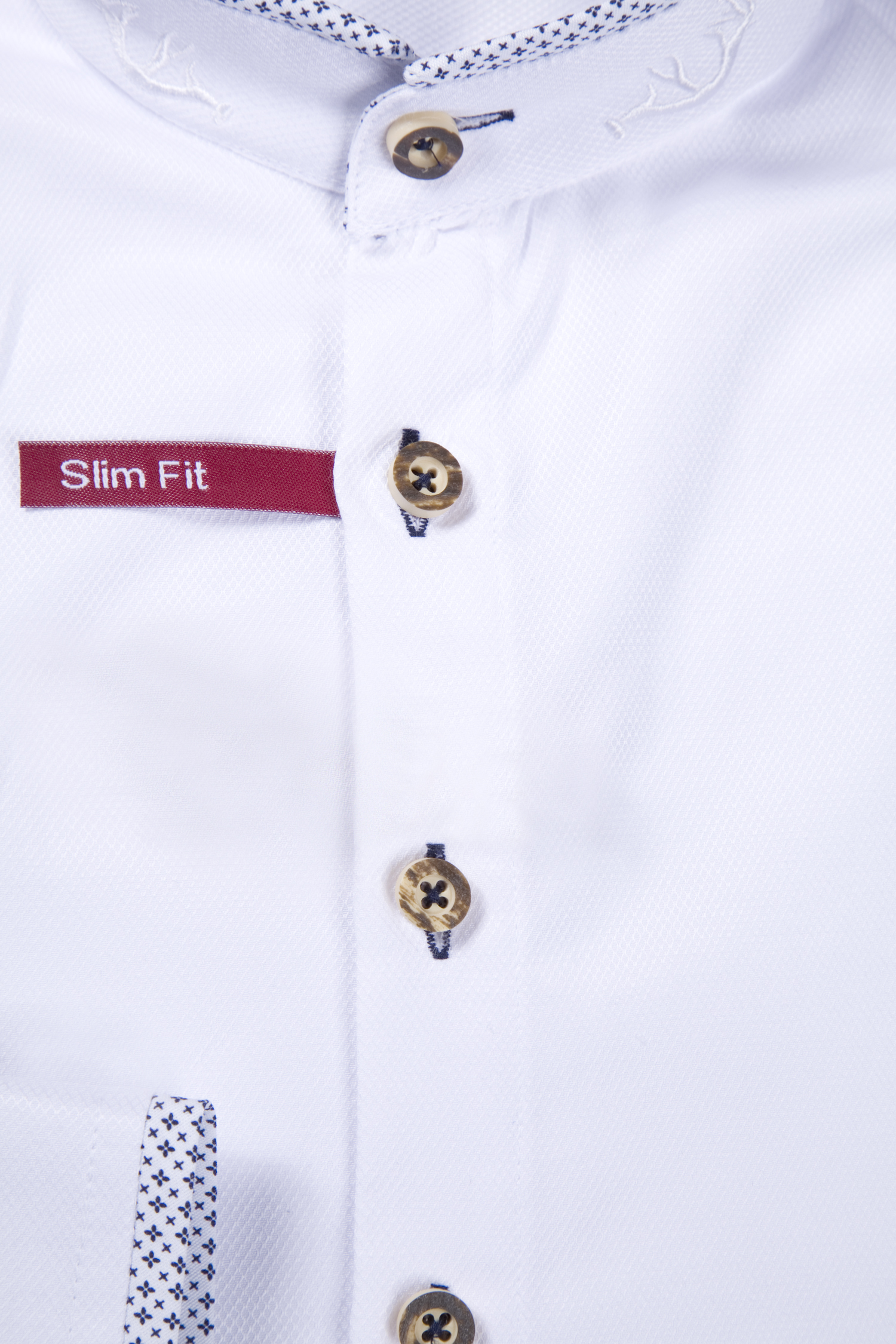 Gipfelstürmer Trachtenhemd mit blauen Akzenten - Detail Knöpfe