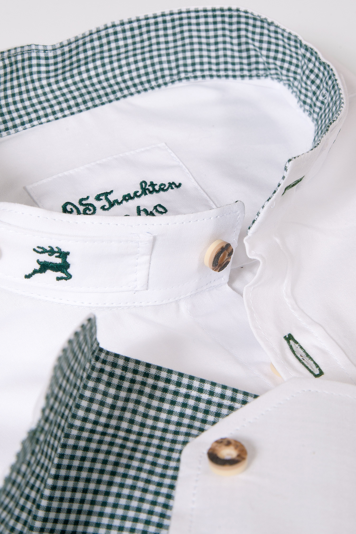 Fesches Trachtenkemd mit Stehktragen und grünem Karo Kragen
