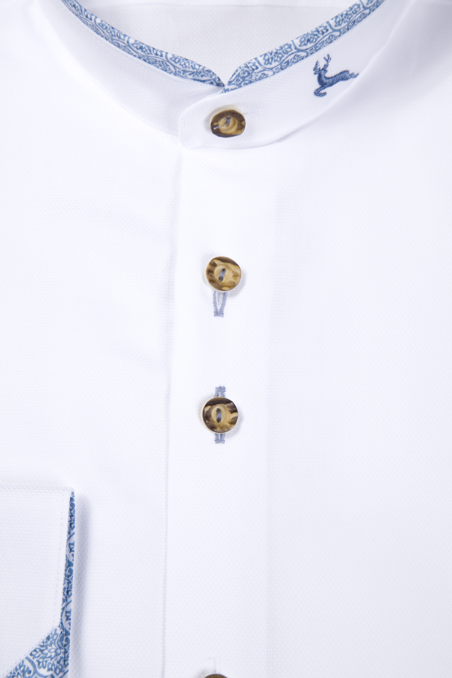Oxford Trachtenhemd weiß / blau - Detail Knöpfe