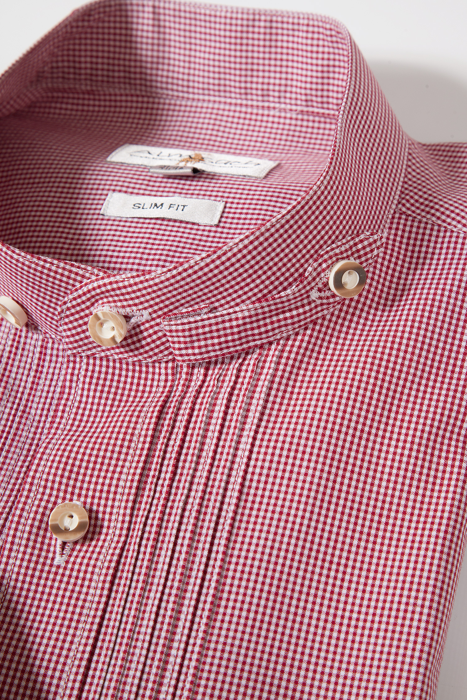 Trachtenhemd klein kariert in Slim Fit bordeaux Kragen